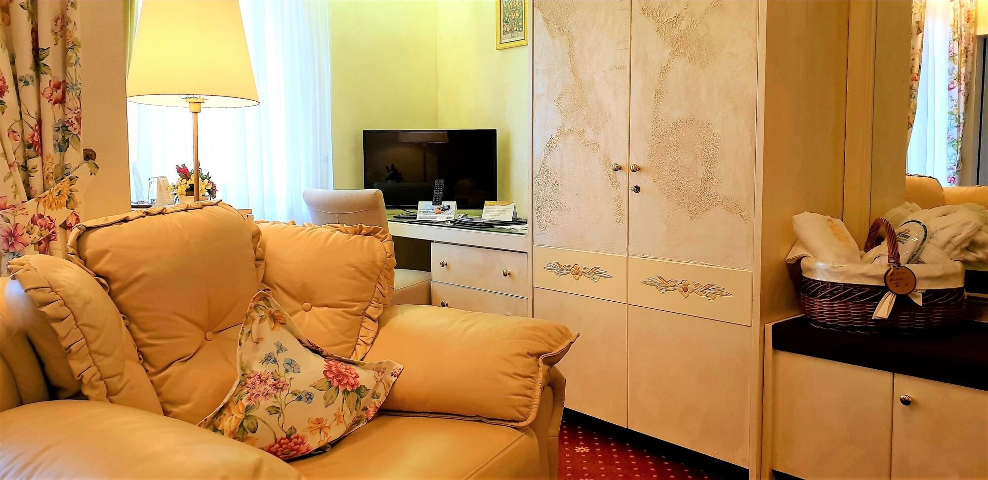 Hotel Krone Igelsberg 弗罗伊登施塔特 外观 照片
