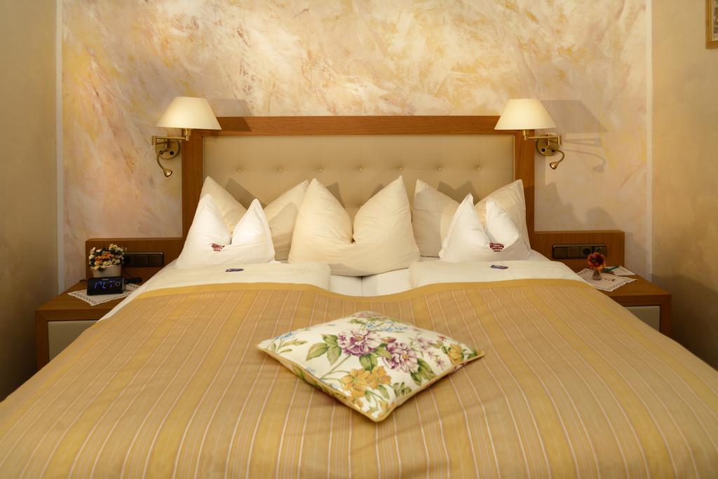 Hotel Krone Igelsberg 弗罗伊登施塔特 外观 照片