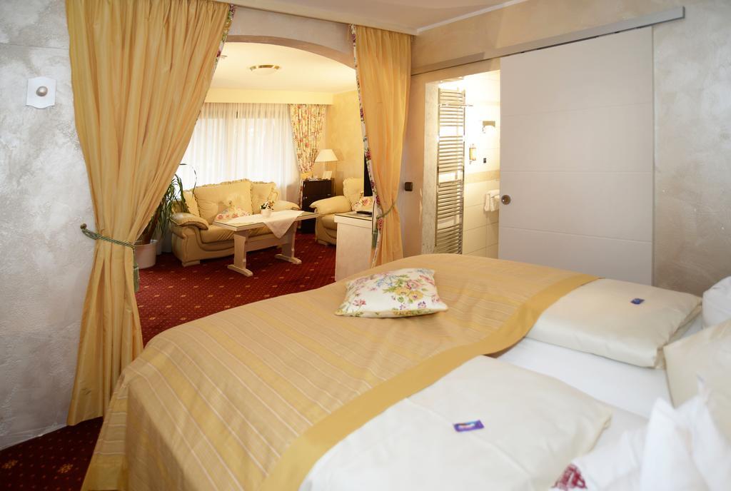 Hotel Krone Igelsberg 弗罗伊登施塔特 外观 照片
