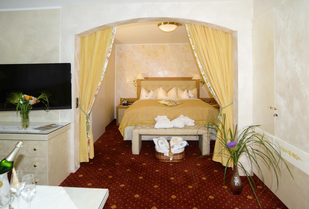 Hotel Krone Igelsberg 弗罗伊登施塔特 外观 照片